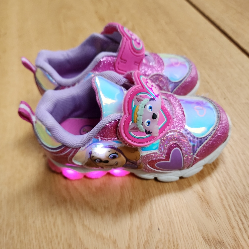 PAW PATROL GIRLS TODDLER CASUAL SHOES SIZE 7 LIGHTS WITH STEPS VELCRO STRAPS